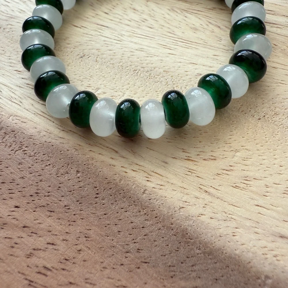 Elegant Green and White Glass Beaded Bracelet - Picture 3 of 6